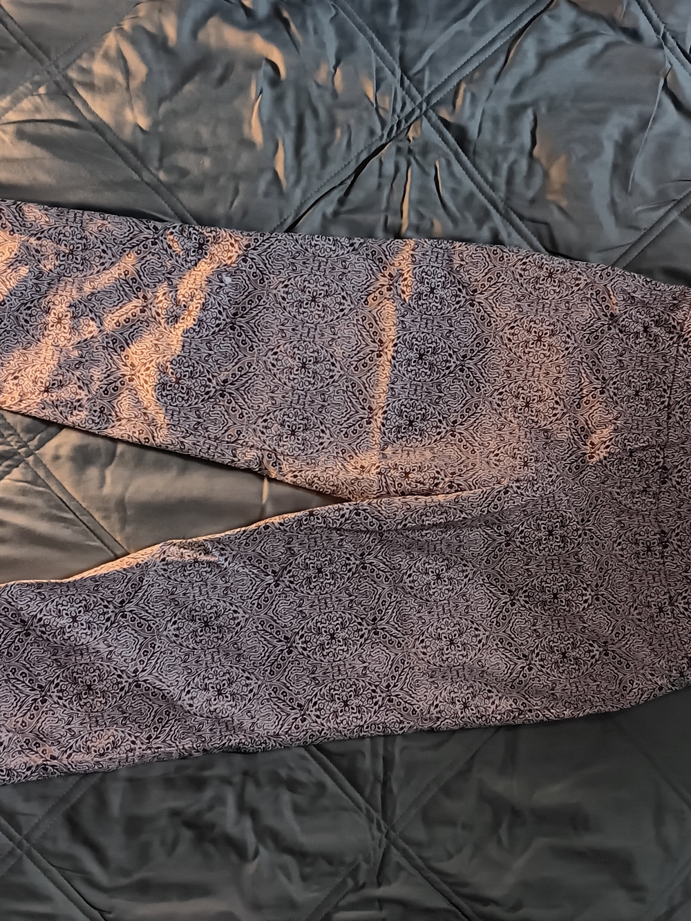 Counterparts Lightweight Stretchy Capris W/  Light Brown Paisley Pattern (New)